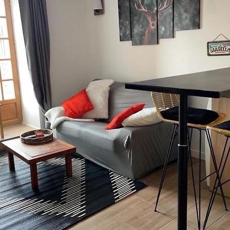 Appartement Avec Chambre Ouverte Бур-Мадам Екстериор снимка