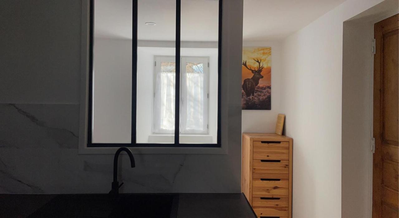 Appartement Avec Chambre Ouverte Бур-Мадам Екстериор снимка