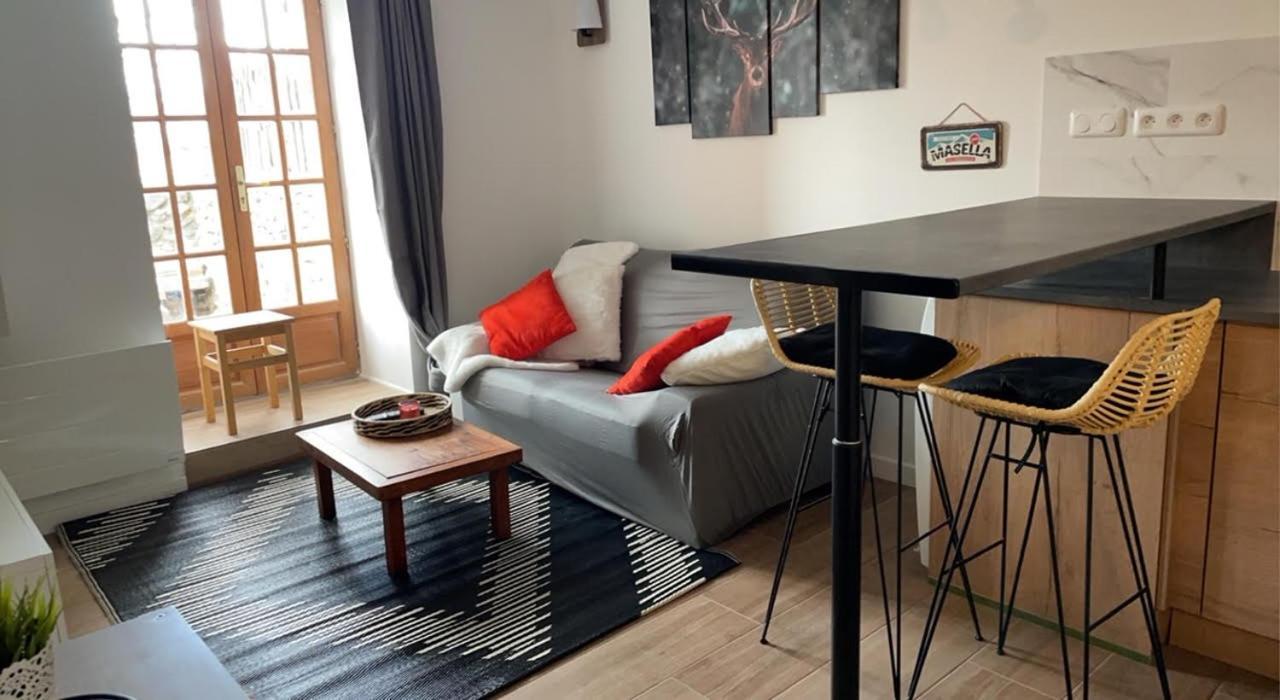 Appartement Avec Chambre Ouverte Бур-Мадам Екстериор снимка